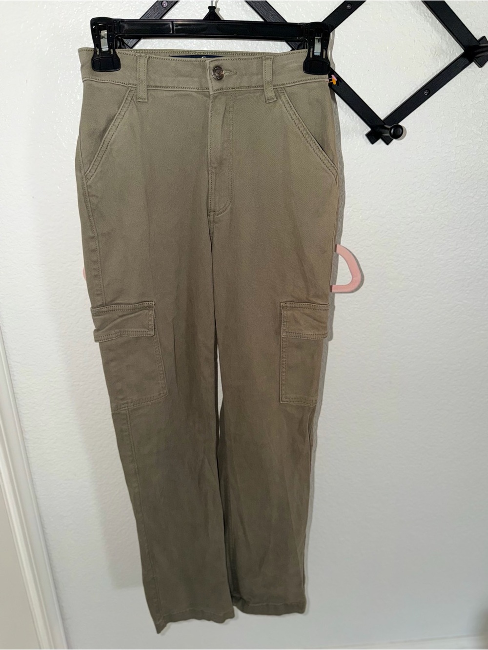 Hollister Ultra High-Rise Cargo Pants Olive Green Utility Straight Leg W23R - Picture 2 of 4